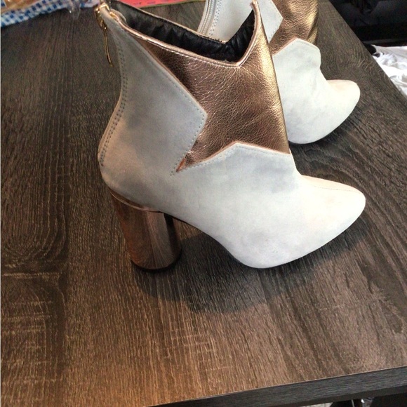 Cape Robbin Faux Gray Suede and Gold Star Bootie. Size 6.5 - Picture 3 of 9